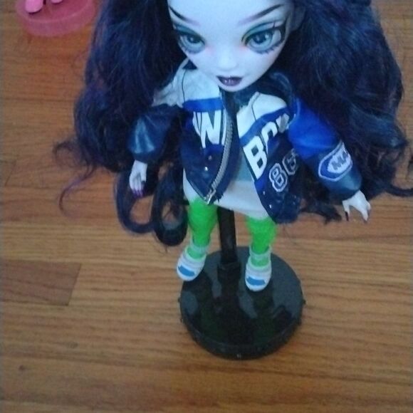 Rainbow High  - Picture 3 of 4